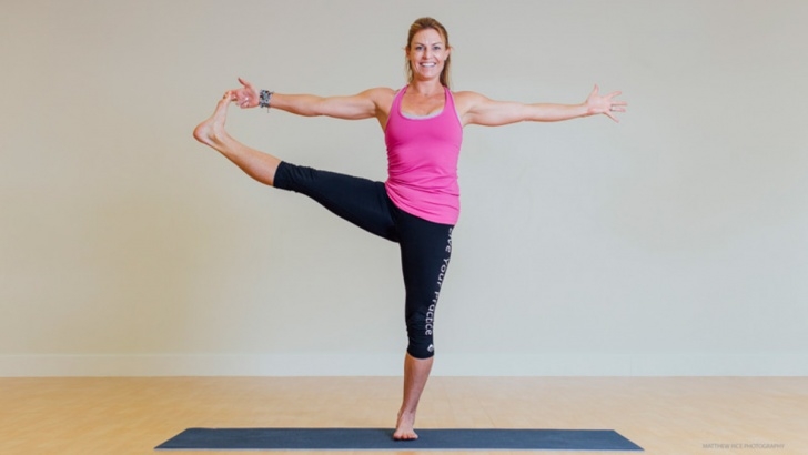 must know beginner yoga balance poses picture